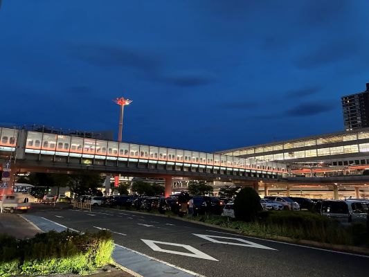 これは小倉駅のライトアップです。